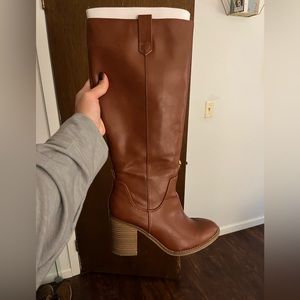 Brand new chestnut brown heeled bottles! Room for wide calf